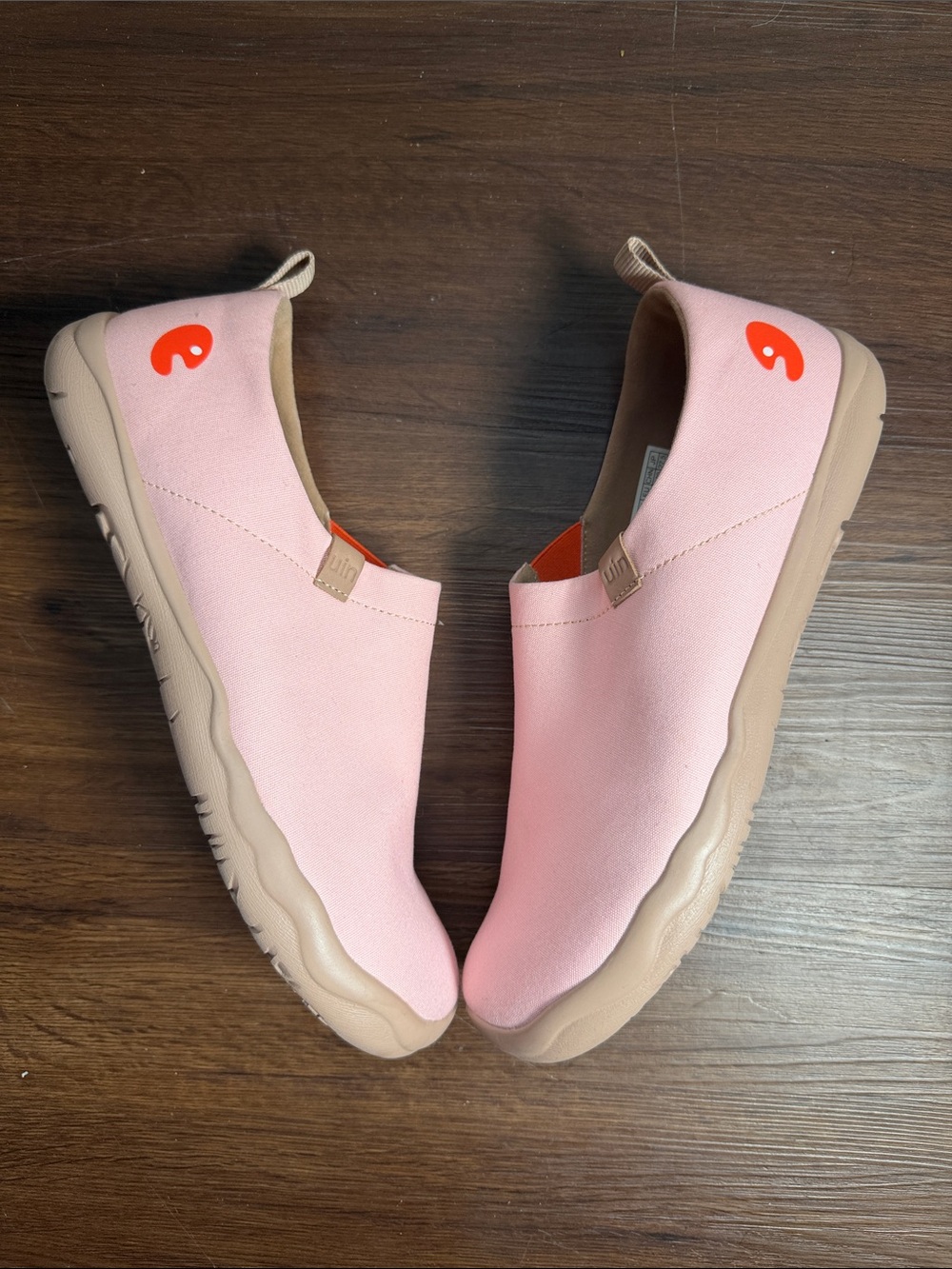 UIN Pink Slip On